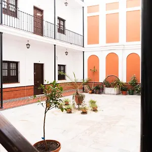 muy-centrico-apto-en-tipico-patio-sevillano.es-andalucia.com/